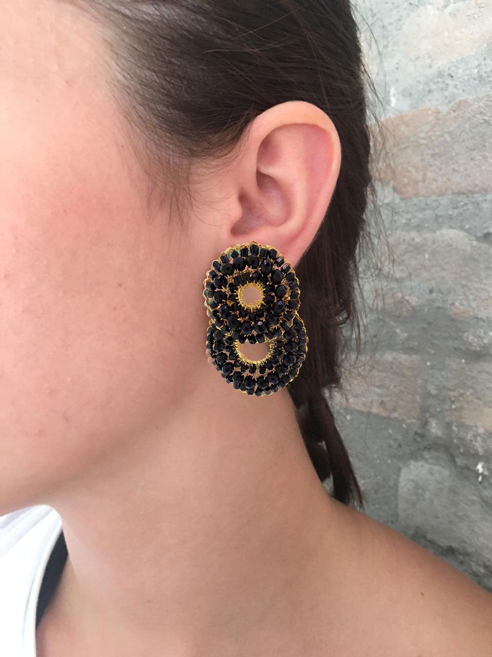 Clack and Gold hand-crocheted double-circle cascade earrings with sparkling crystals and glass beads, handmade in Brazil with enameled copper wire.