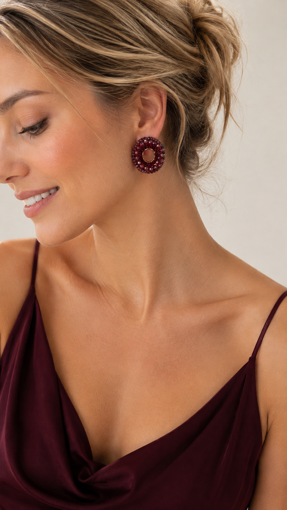 Shop Burgundy Mix handmade crochet circle earrings featuring shimmering crystals, glass beads, and intricate 18K gold filled and enameled wire. Handmade in Brazil. Burgundy Mix handmade crochet circle earrings with sparkling burgundy crystals, glass beads, and intricate woven wire detailing.