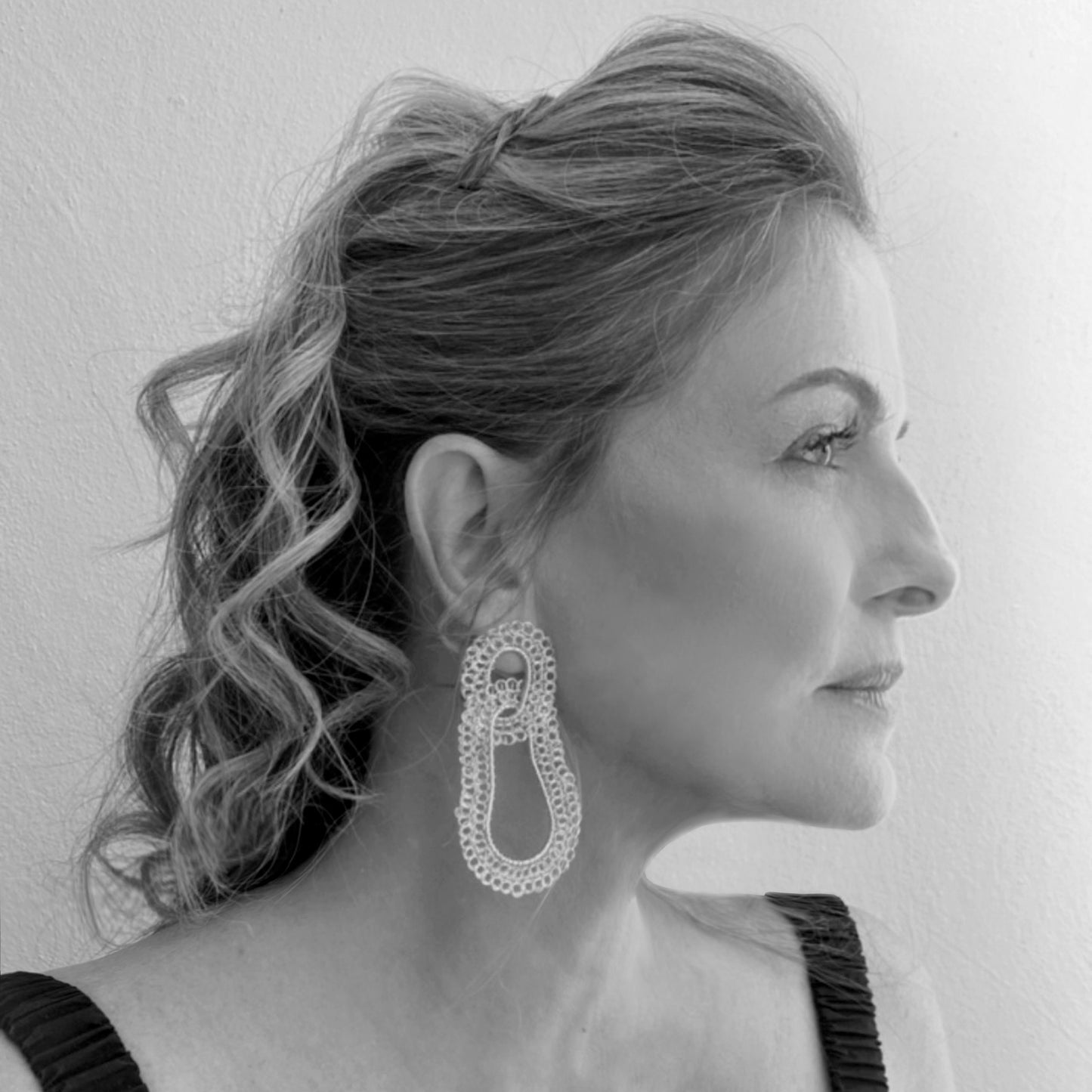 Drop-Geometric-Gold-Artemis-Duo-Handmade-Crochet-Earrings-Model-18k-gold-filled-wire-hypoallergenic-lightweight-statement-brazilian-soul-collection